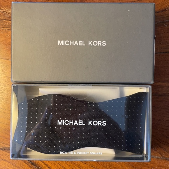 NWT - Michael Kors Bow Tie & Pocket Square Set - Picture 5 of 6